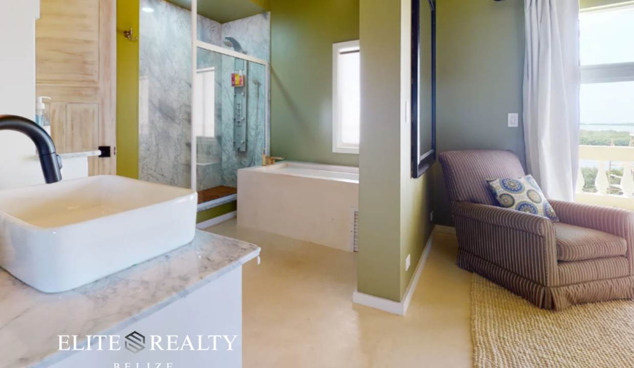 Luxurious Oceanfront Penthouse (14)