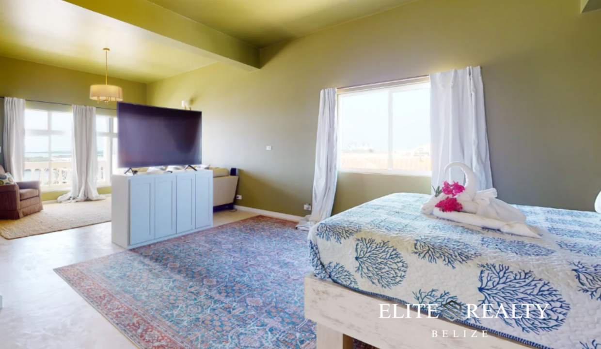 Luxurious Oceanfront Penthouse (17)