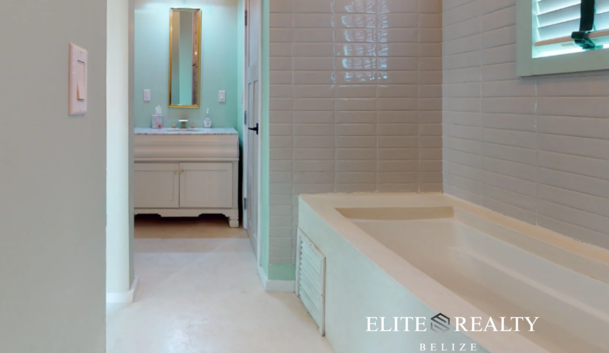 Luxurious Oceanfront Penthouse (9)